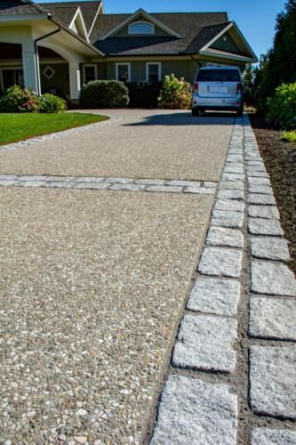 Aggregate driveway with natural stone inlays
